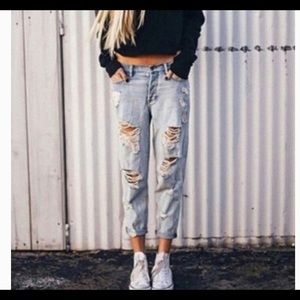 Brandy Melville distressed boyfriend jeans 26